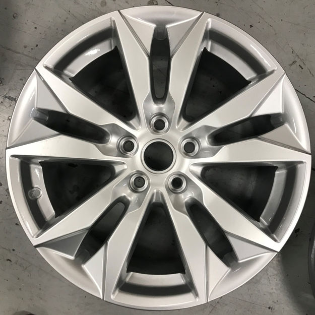 Picture of 18x8.5 Chevrolet Malibu Hyper Silver OEM Wheel 23506526