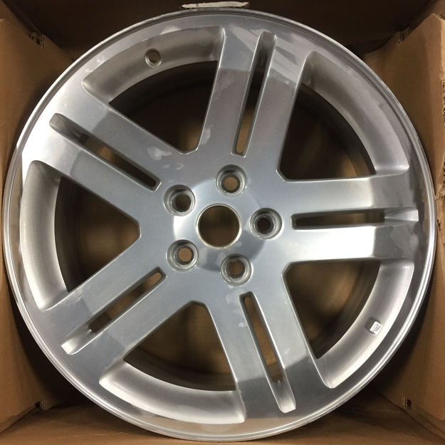 Picture of 18x7.5 Dodge Charger, Magnum Machined Silver Wheel OUG72TRMAA