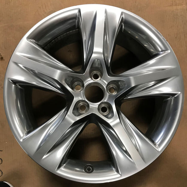 Picture of 19x7.5 Toyota Highlander Light Platnium Clad Replica Wheel Rim 4260D0E010