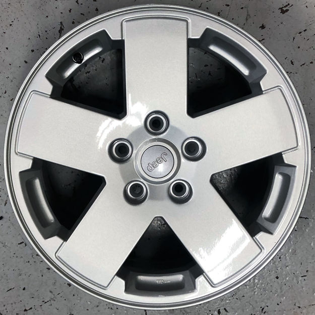 Picture of 18x7.5 Jeep Wrangler Painted Silver Groove Flange Wheel Rim 