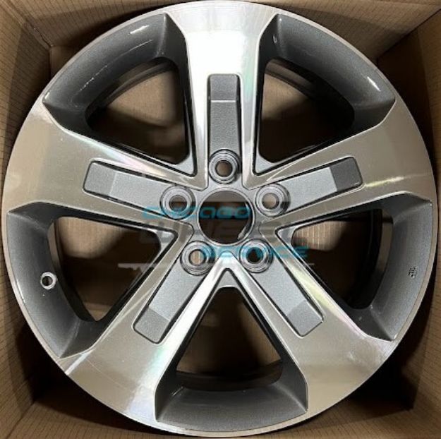 Picture of 18x8 Honda Pilot Machined Charcoal Wheel Rim 42700T90A11