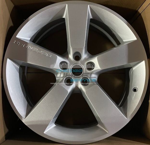 Picture of 22x9 Land Rover Defender Silver Wheel Rim LR132992